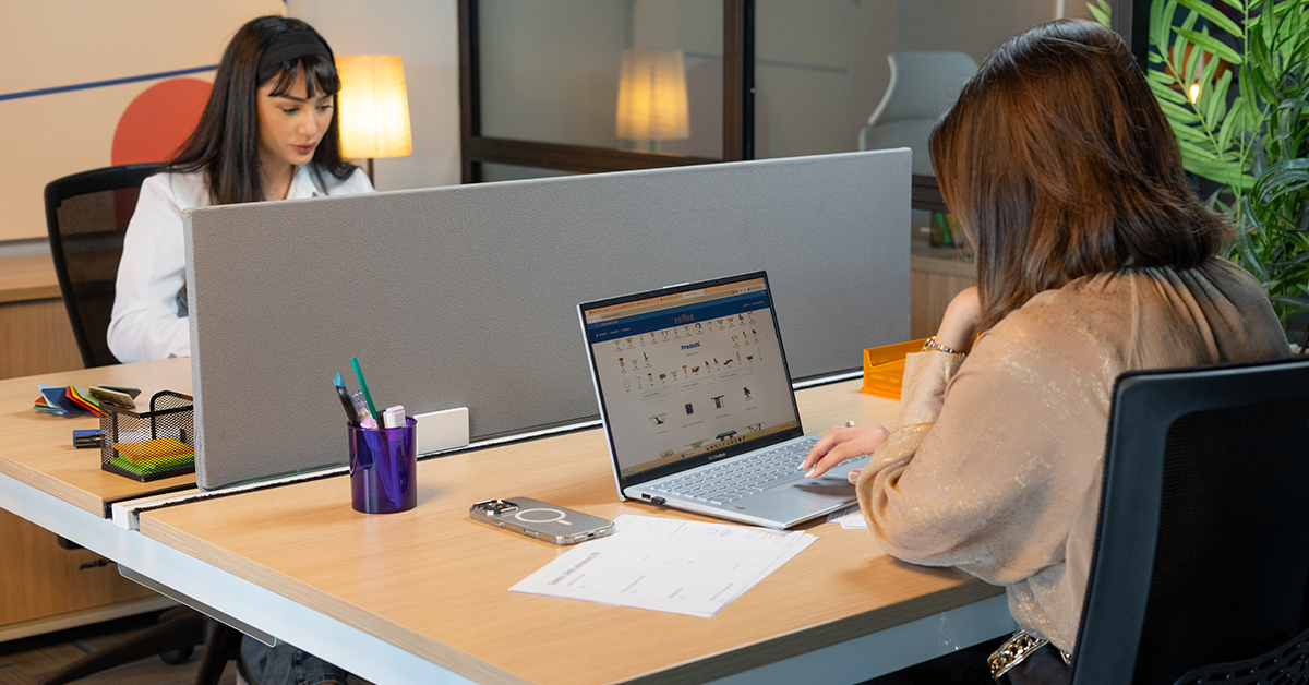 bureau bech avec séparation acoustique : solution efficace contre le bruit en open space