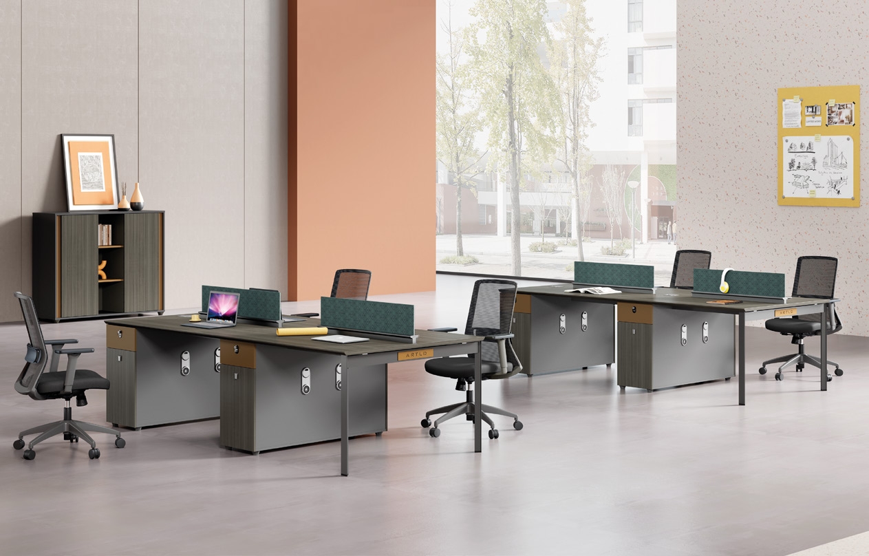 Chaise opérationnelle, l'un des types de chaises de bureau les plus populaires, offrant confort ergonomique et soutien pour un usage quotidien.